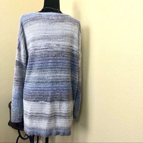 Sweater V-neck Asymmetrical Style - Picture 3 of 6